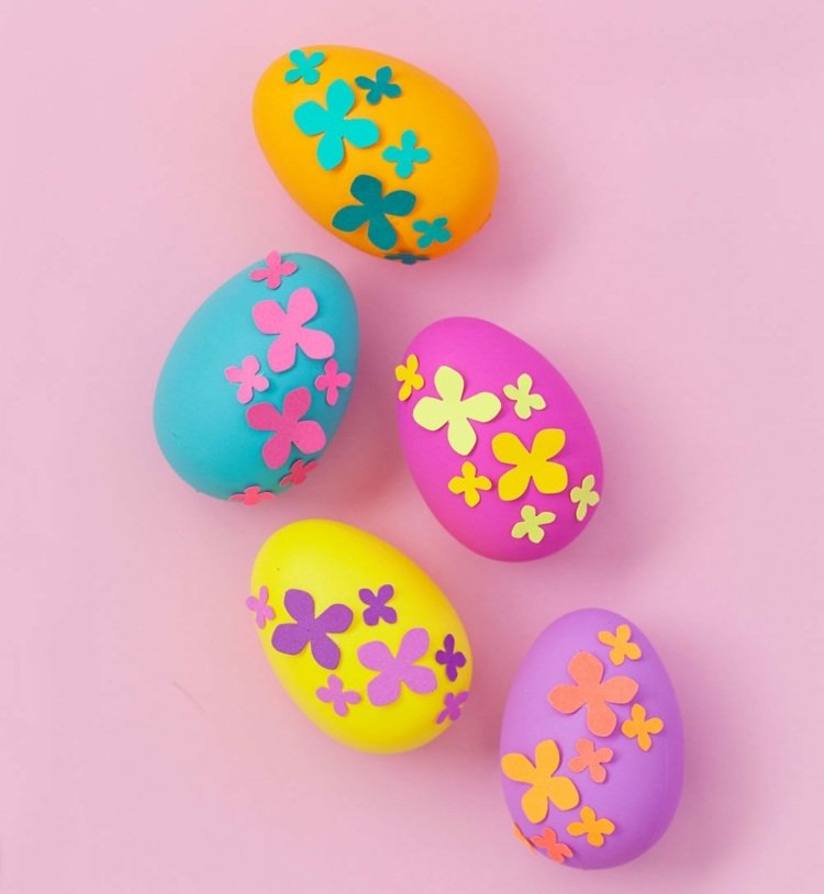 Creați ouă de Paște în grădiniță cu pumni și motive de Paște și de primăvară