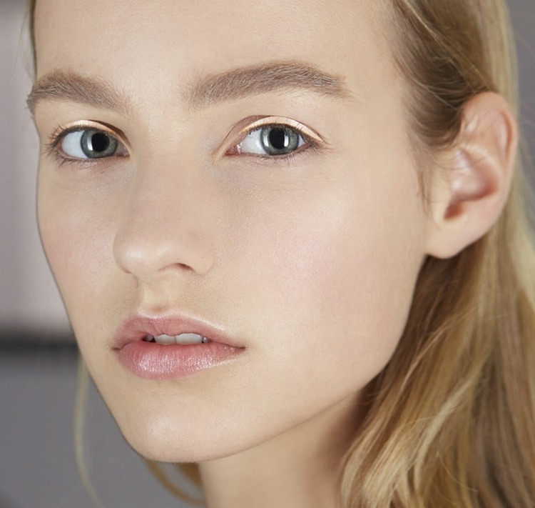 Machiaj original - kohl în culoarea cămilă Ochii subliniază ideile machiajului elegant elegant subtil de Revelion