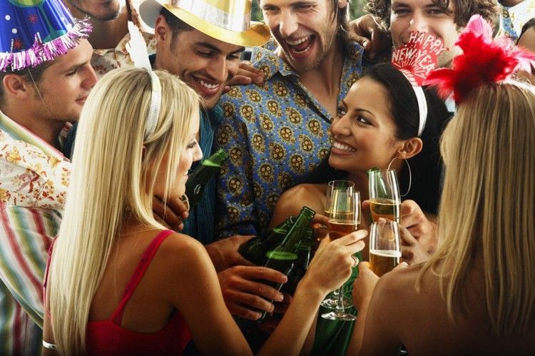 Jocurile de băut sunt jocuri potrivite pentru Revelion pentru adulți jocuri de revelion-jocuri-adulți-băut-jocuri-rezoluții-ghici-petrecerea de revelion