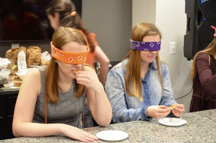 Joacă știința alimentară în ajunul Anului Nou jocuri de revelion-jocuri-amuzante-alimente-cost-ghici