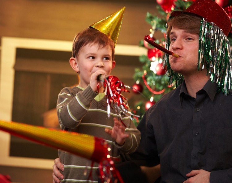 Idei pentru un revelion distractiv cu copiii Jocuri de Revelion-Revelion-copii-petrec-idei-au-distracție