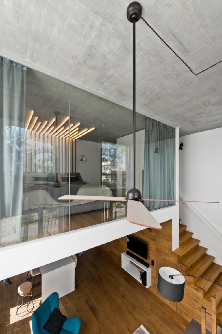 Aspect beton gri pentru tavan stil scandinav gri mansardă design lampă suspendată scări lemn