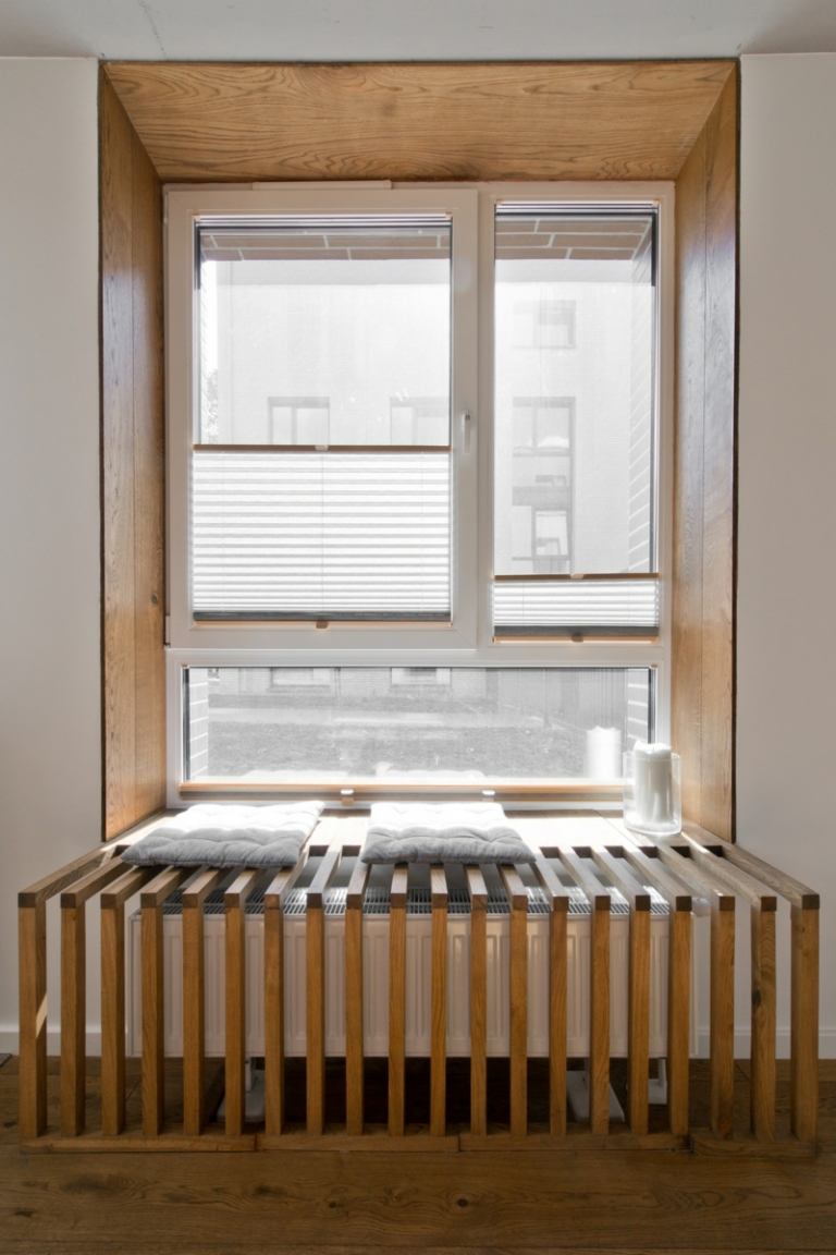 Colț de lectură în stil scandinav lângă fereastră Stil scandinav gri de citire colț fereastră încălzire design șipcă