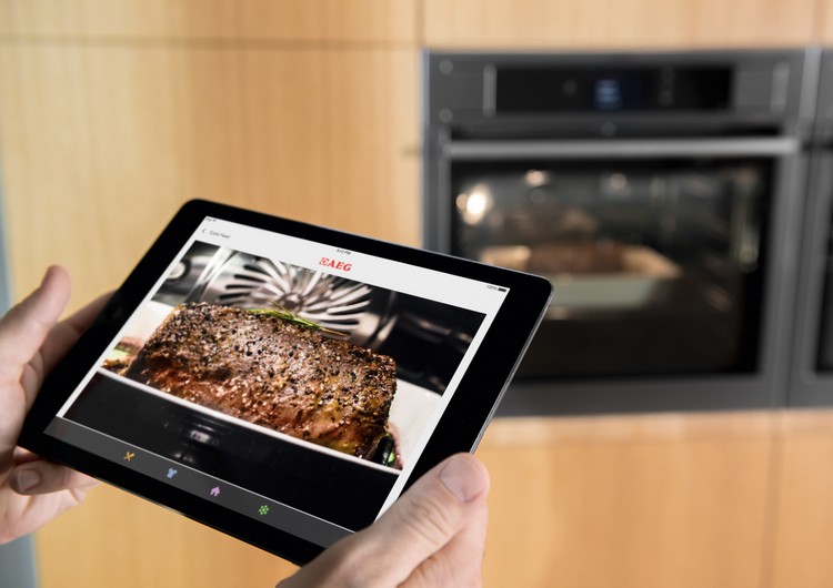 Tehnologia inteligentă de la AEG face fotografii în cuptor smart-kitchen-appliance-tray-connection-app-cuptor-cooking-inside-photo-aeg