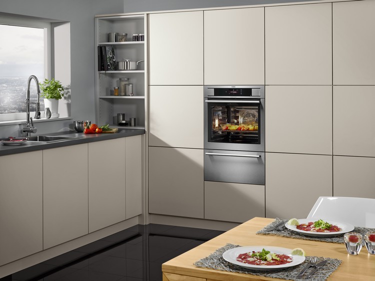 Aparatele de bucătărie inteligente sunt elegante și potrivite pentru bucătăriile moderne electrocasnice-inteligente-bucătărie-cuptor-inteligent-bucătărie-modernă-procombi-plus-aeg