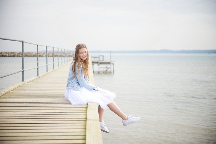 Sneaker haine elegante combina rochie