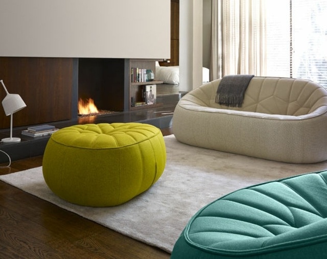 canapea bej cu două locuri scaun verde șemineu cameră de zi Scaun verde cu două locuri șemineu living living idei