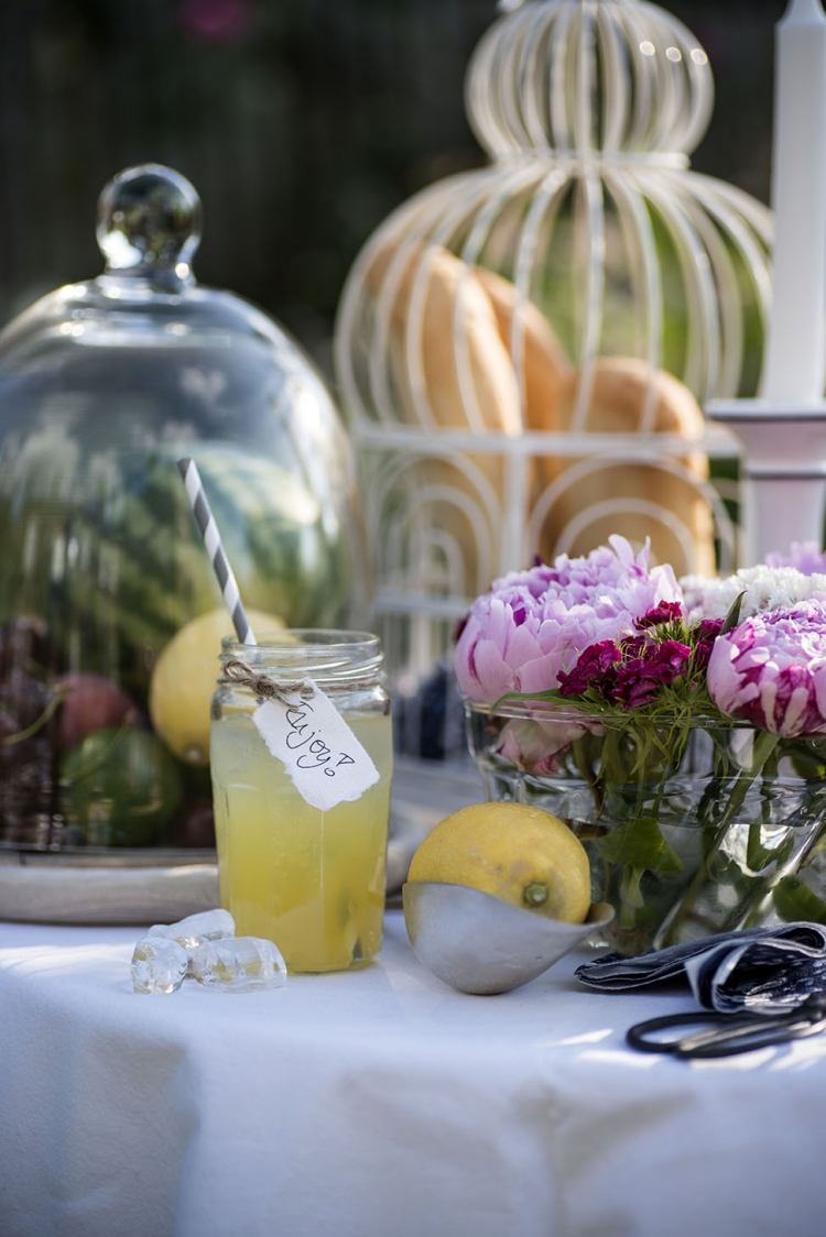 flori și fructe proaspete pentru decorațiuni minunate de masă de vară decorare-masă-de-vară-flori-de-lămâie-clopot-cușcă-frumoasă