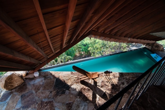 Tent vo a21studio este o stațiune cu o piscină cu apă minerală a21studio-the-cort-resort-mineral-pool-over-nha-trang-city-vietnam