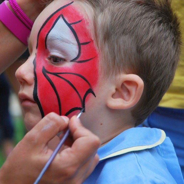 copil ca spiderman instrucțiuni de machiaj pânză de păianjen