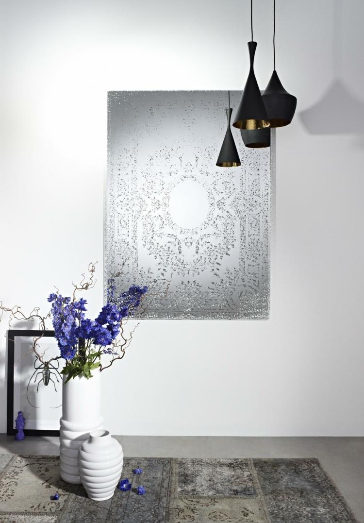 Oglinda cu aspect ponosit se potrivește perfect cu orice stil de amenajare oglindă design covor lumini pandantiv vaze alb