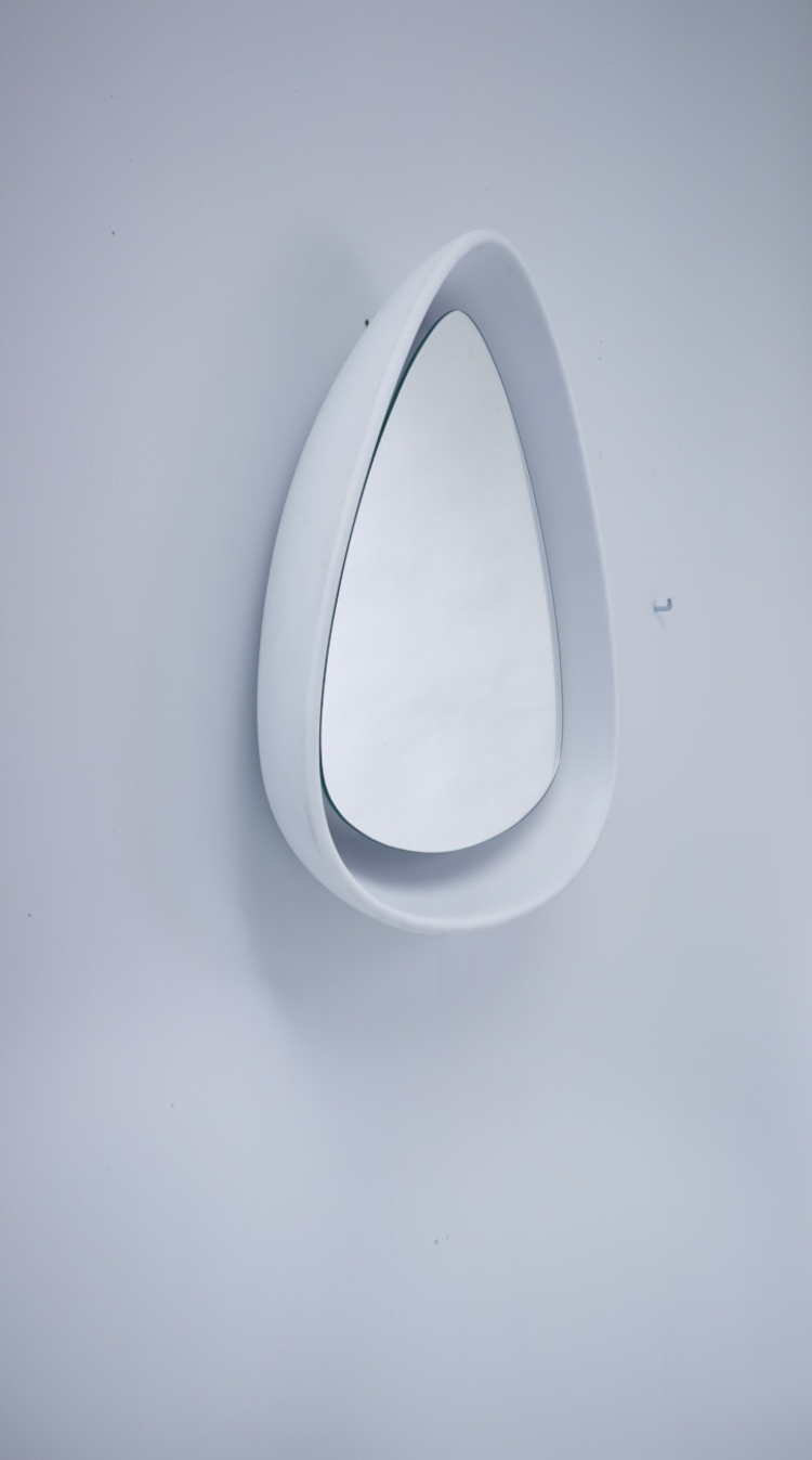 Forma acestui design amintește de o picătură design oglindă picătură formă idee alb rashid deknudt