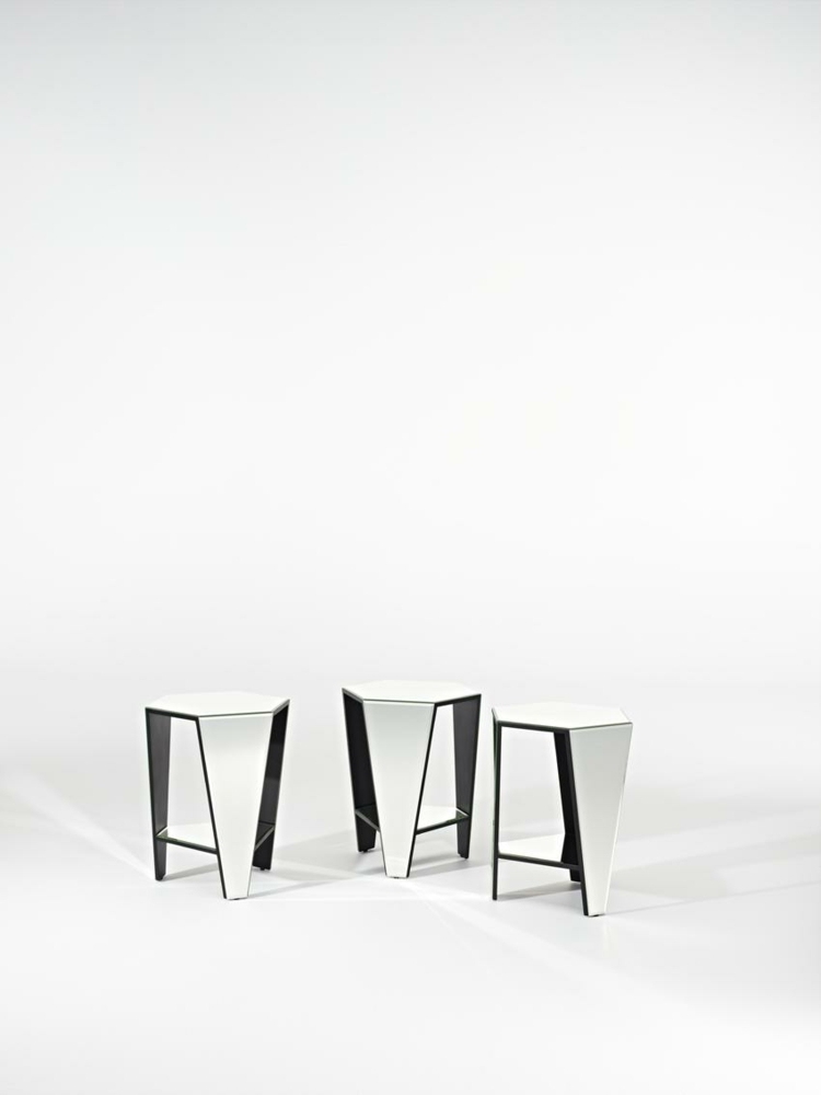 Picioarele mesei oglinzii au un design în formă de pană oglinda design dormitor mobilier idee noptiera interior