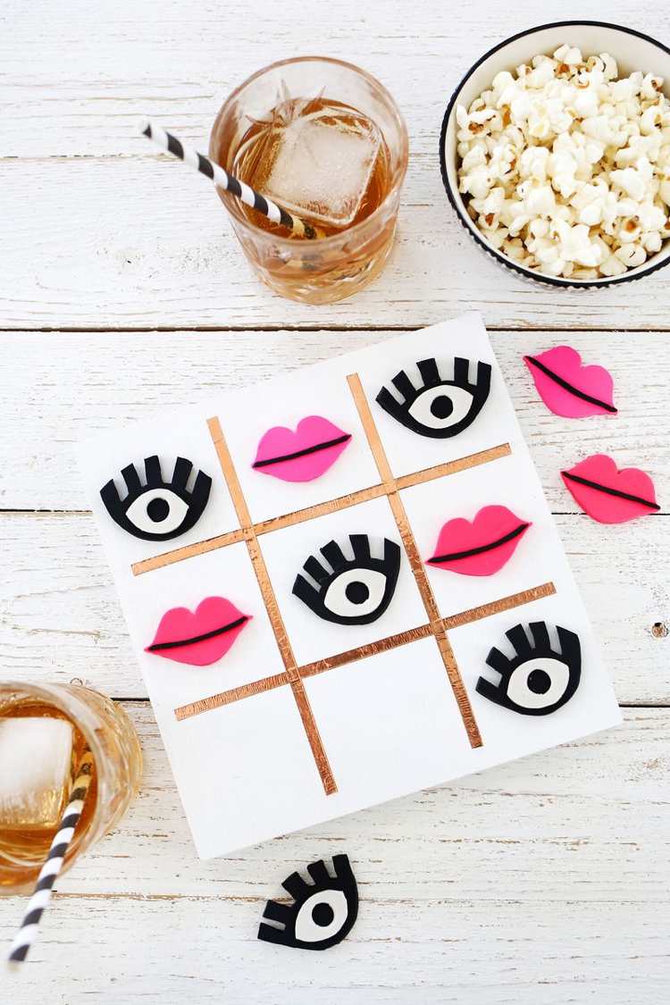 Fă-ți singur jocuri - tic-tac-toe pentru femei Faceți jocuri dvs. -tic-tac-toe-adult-women
