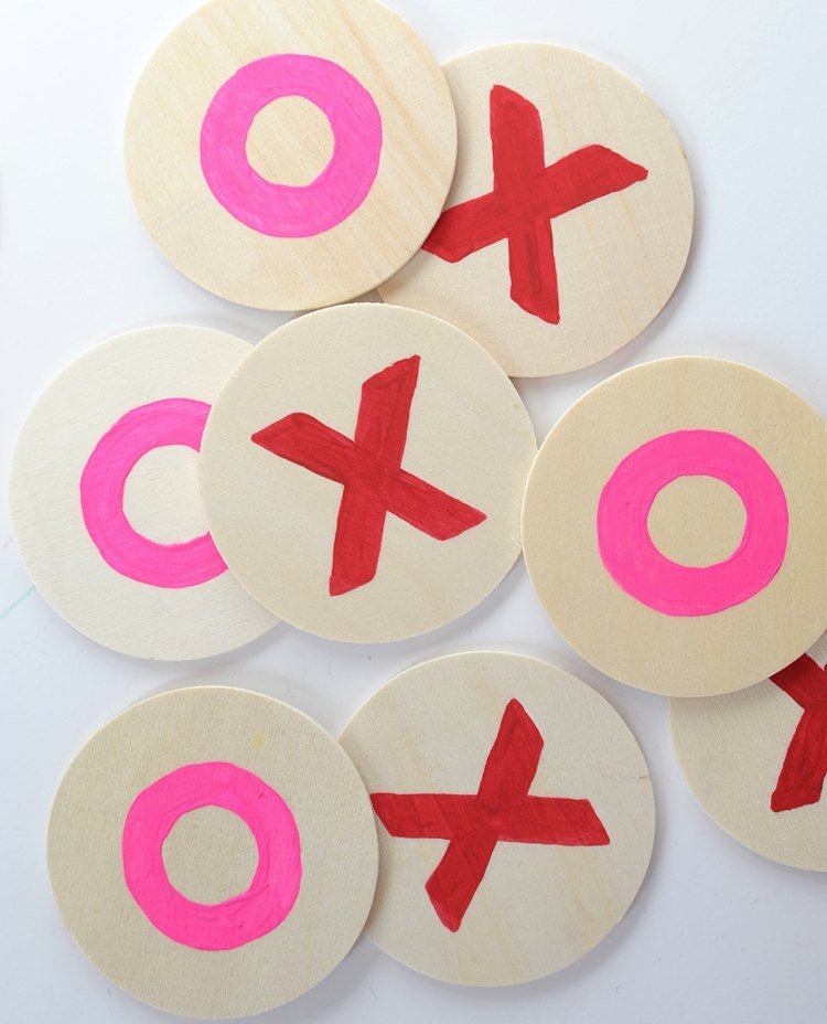 Faceți jocuri singuri - Tic-Tac. Pantofi pentru copii mici Fă-ți singur jocuri - joc tic-tac-toe-board
