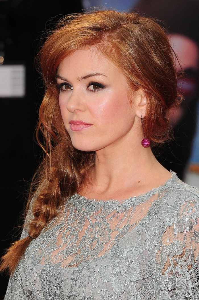păr-roșu-păr-natural-lateral-împletitură-coafură-isla-fisher