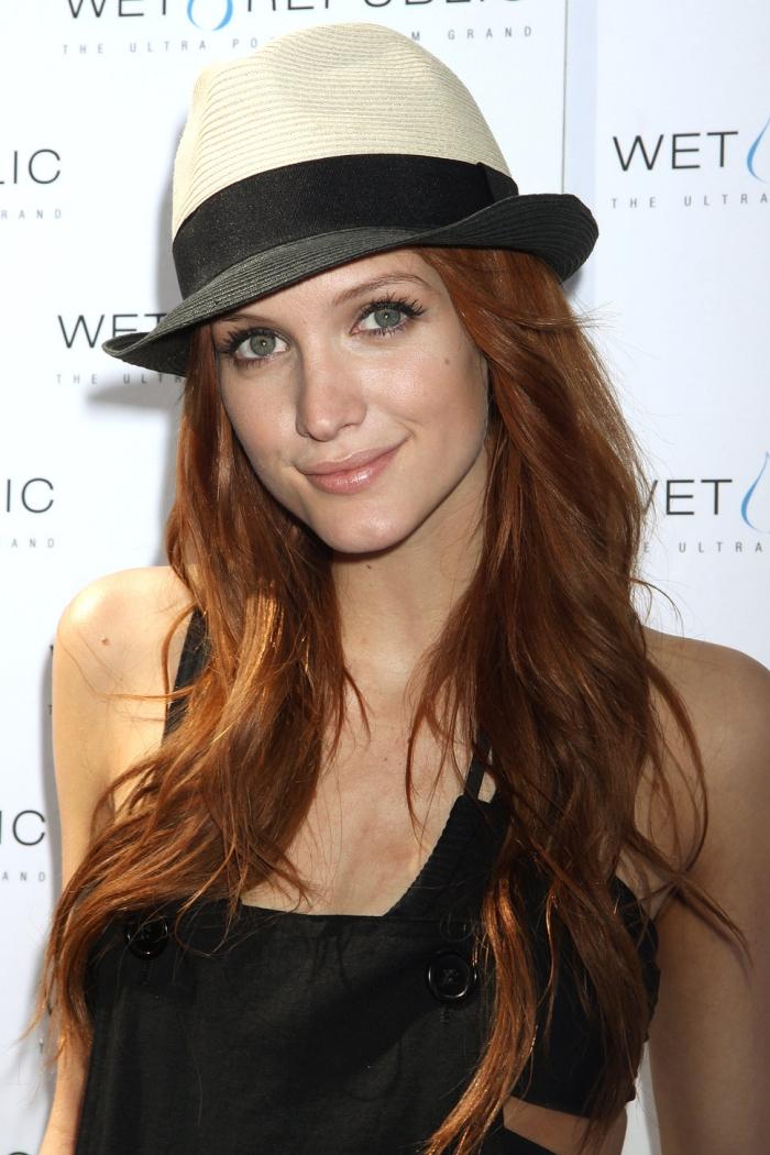 stele-păr-roșu-cupru-maro-ashlee-simpson