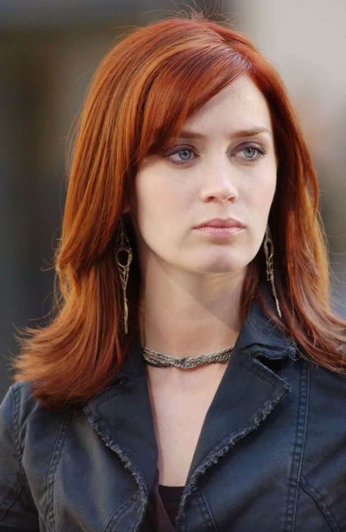 păr-roșu-cupru-păr-lateral-despărțit-coafură-Emily-contondent