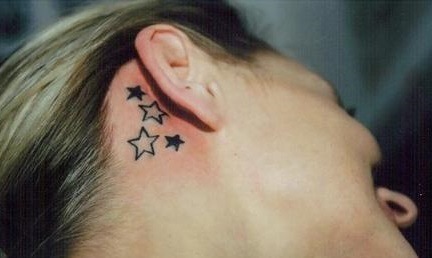 Derrière l'oreille Star Tattoo pour femme