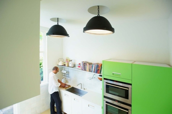 Lămpi pandantive supradimensionate în sufragerie