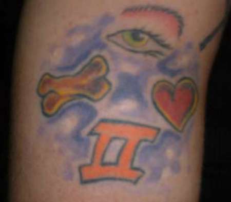 スティーブOi-骨への愛のタトゥー