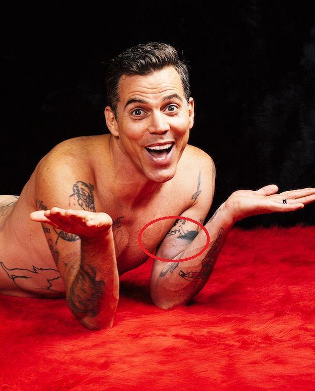 スティーブオマンとダチョウのタトゥー