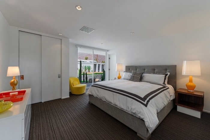 Design dormitor cu dulap încorporat, tonuri neutre Alb-ca-cameră-culoare-dormitor-gri-pat-rege-reședință