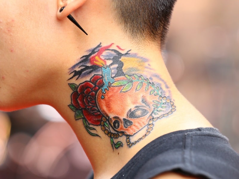 Tatuagens de caveira de açúcar, tatuagem salva, pescoço
