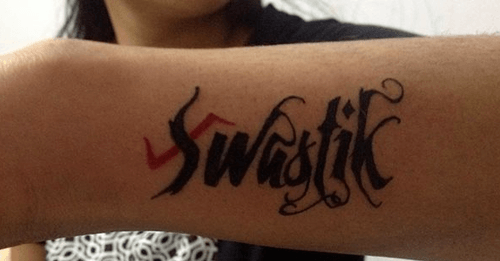 Swastik Tattoo sull'avambraccio
