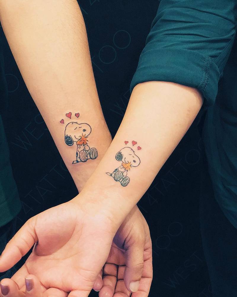 Snoopy tetovaža na zglobu za parove