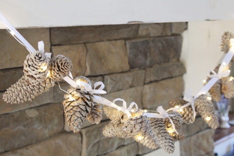 Ghirlanda de înălbitor a conurilor de pin vă face idei