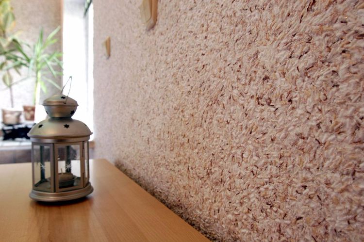 tapet-living-idei-perete-design-exemple-lichid-tapet-perete