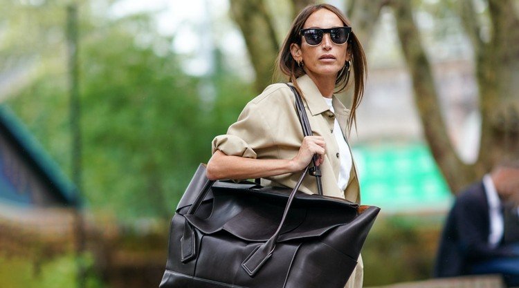 geanta supradimensionată este la modă