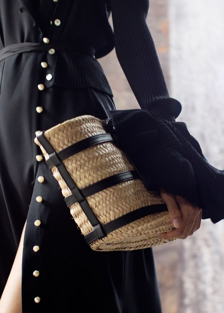 Geantă coș Altuzarra cu dungi de piele neagră