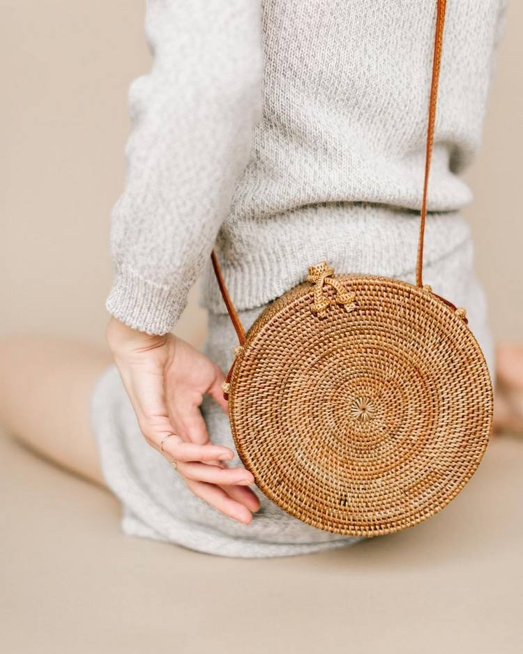 Pungile realizate din materiale naturale sunt la modă punga de paie Bembien