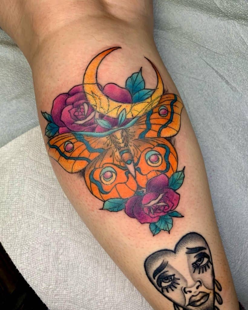 Ombros e panturrilhas para tatuagens coloridas