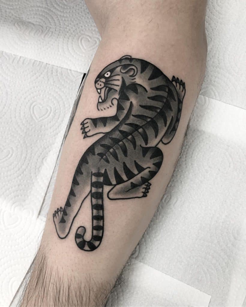 Prós Contras de tatuagens pretas e cinzas 2