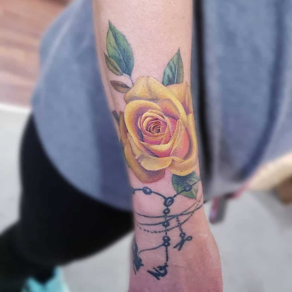 Prós Contras das tatuagens amarelas e laranja 2