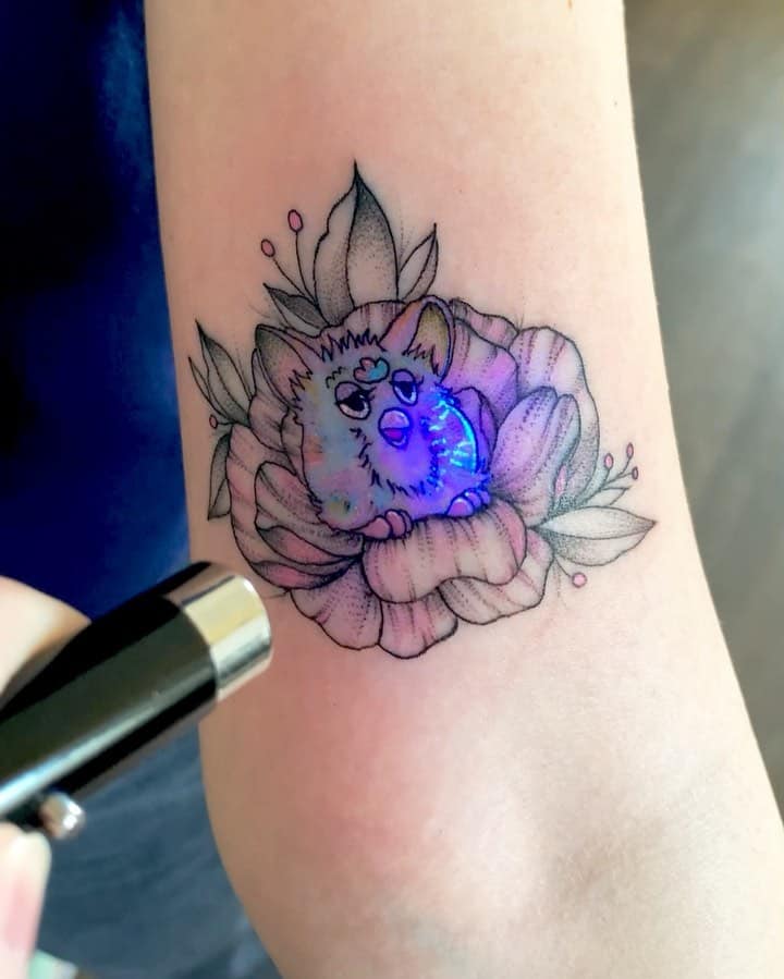Prós Contras das tatuagens com tinta UV 2