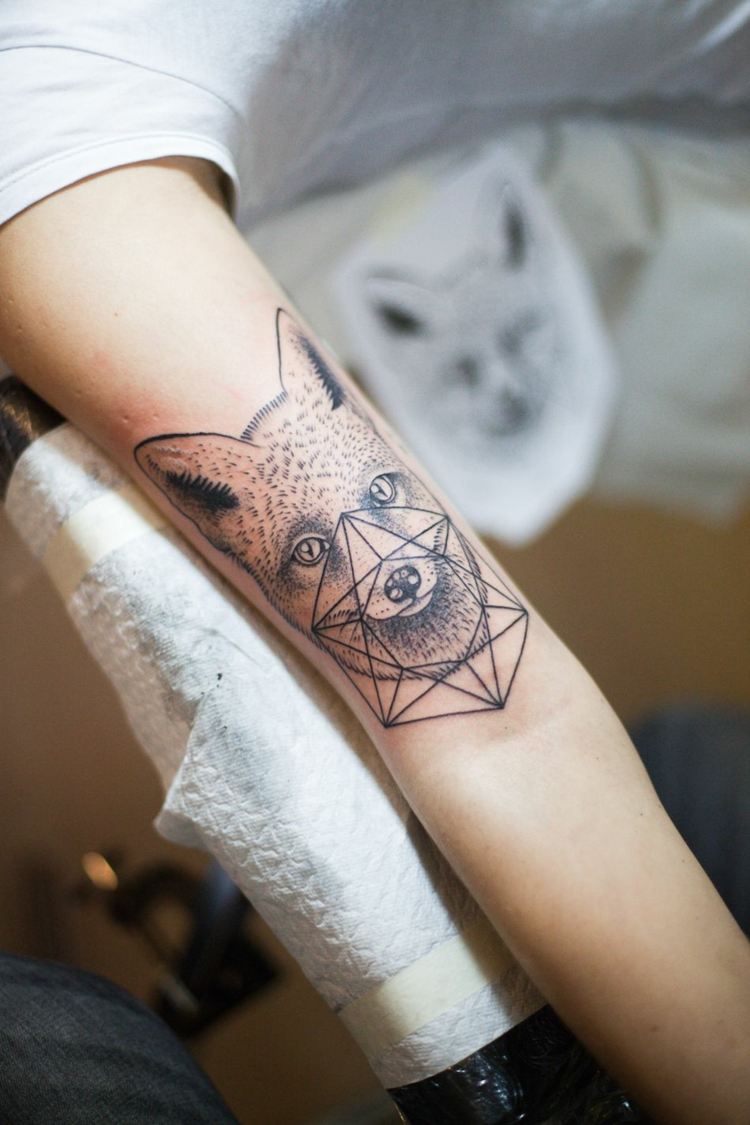 Valentin Hirsch artist de tatuaje tatuaje geometrice trend artist de tatuaje Germania