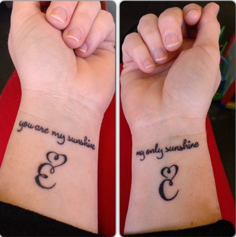 Tatuaje pentru femei peste 50 de mame fiice idei de design de tatuaje tendințe de tatuaj