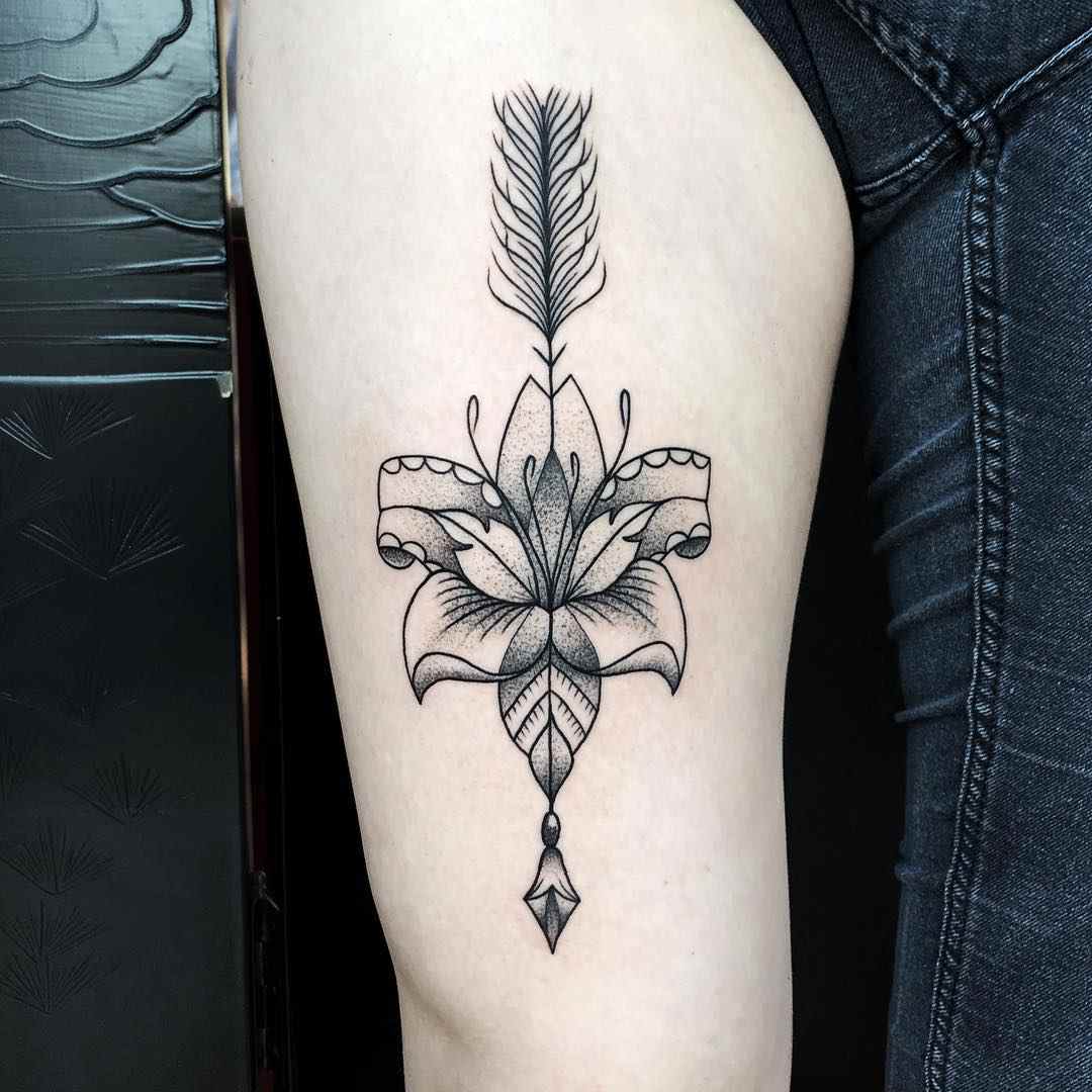 Design tatuaj crin mandala tendințe tatuaj femei tatuaj coapsă motiv