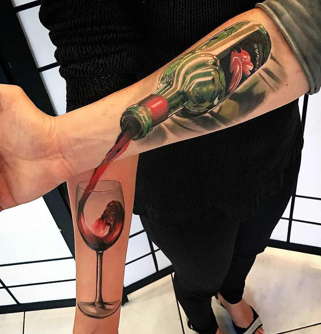 Idei amuzante de tatuaj de design de sticlă de vin pentru cele mai bune prietene