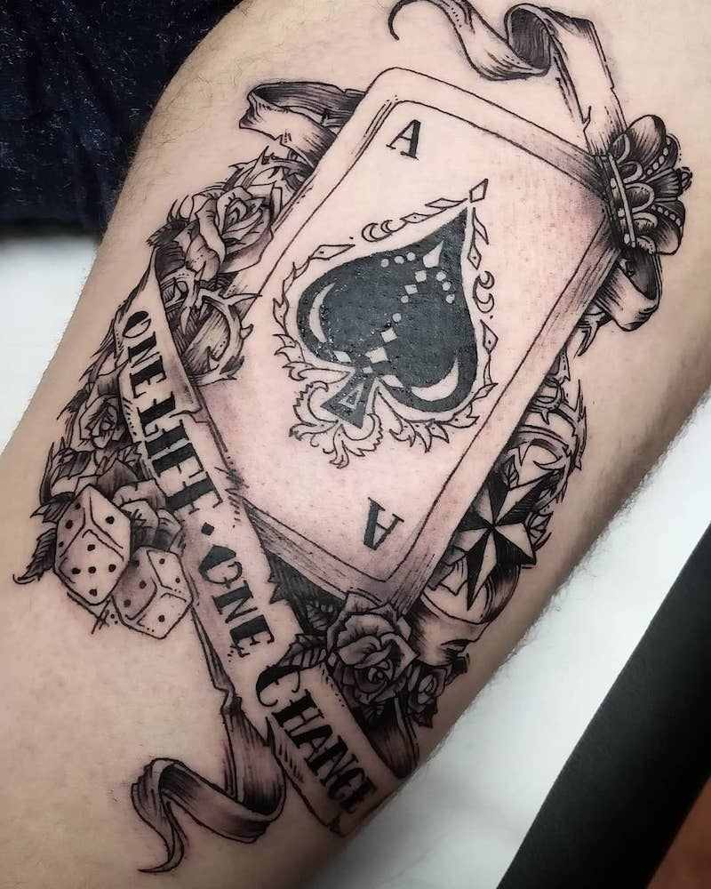Idei de tatuaje cubice cărți de joc design tatuaj mic