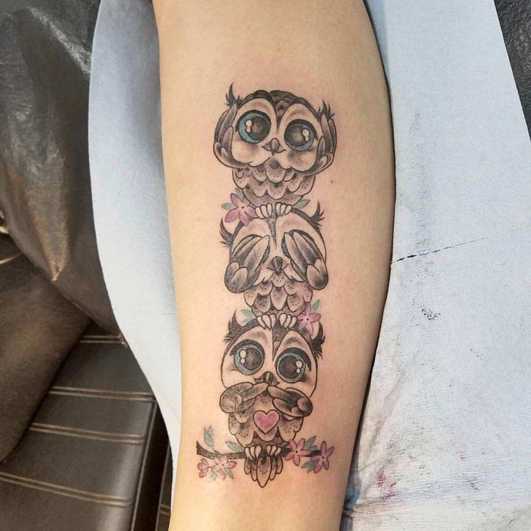 Nu auzi nimic nu vezi nimic nu spune nimic Design tatuaj bufniță tatuaj motiv mic