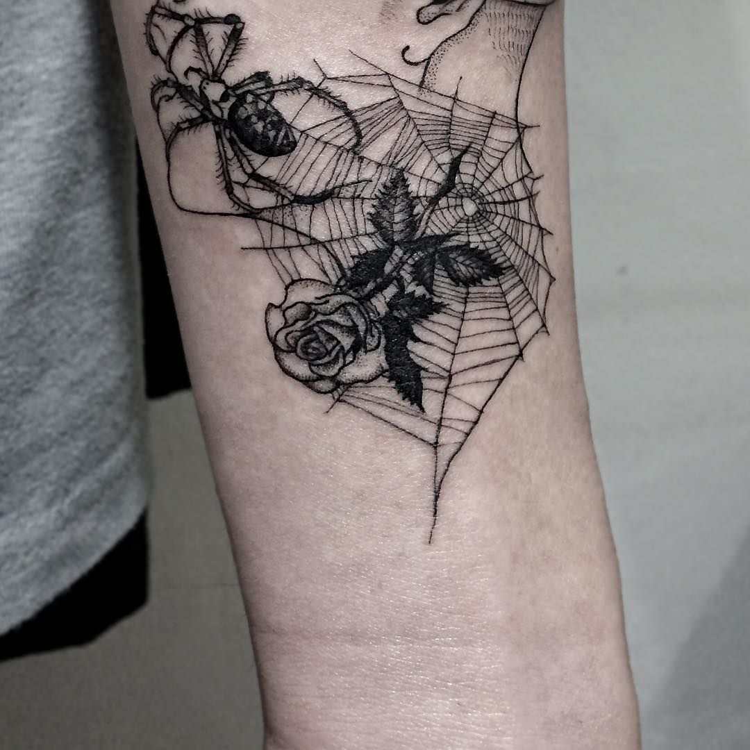 Tatuaj de pânză de păianjen înseamnă semnele tatuajelor închisorii simboluri trandafir motiv