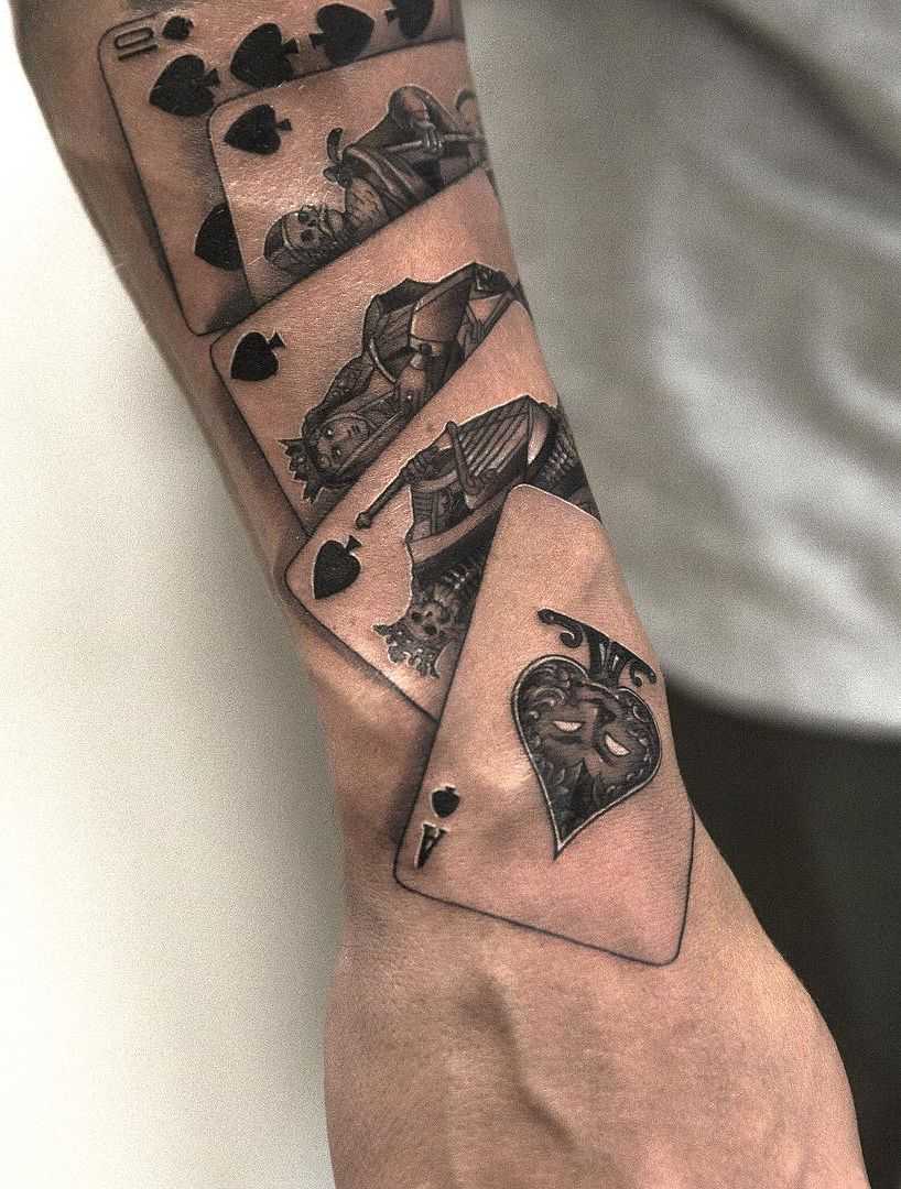 Tatuaj cărți de joc înseamnă simboluri tatuaj antebraț
