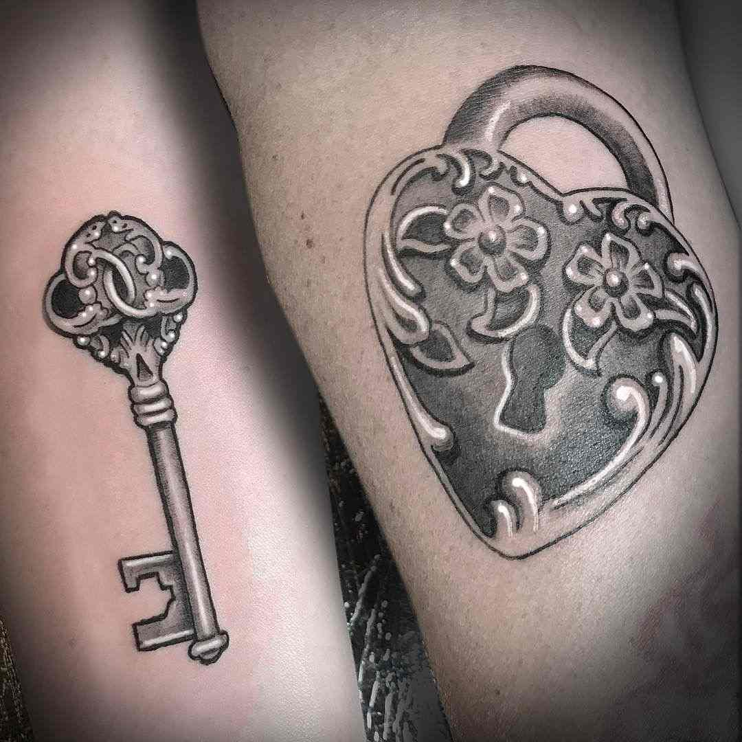 Tatuaje cu semnificație motiv tatuaj cheie antebraț