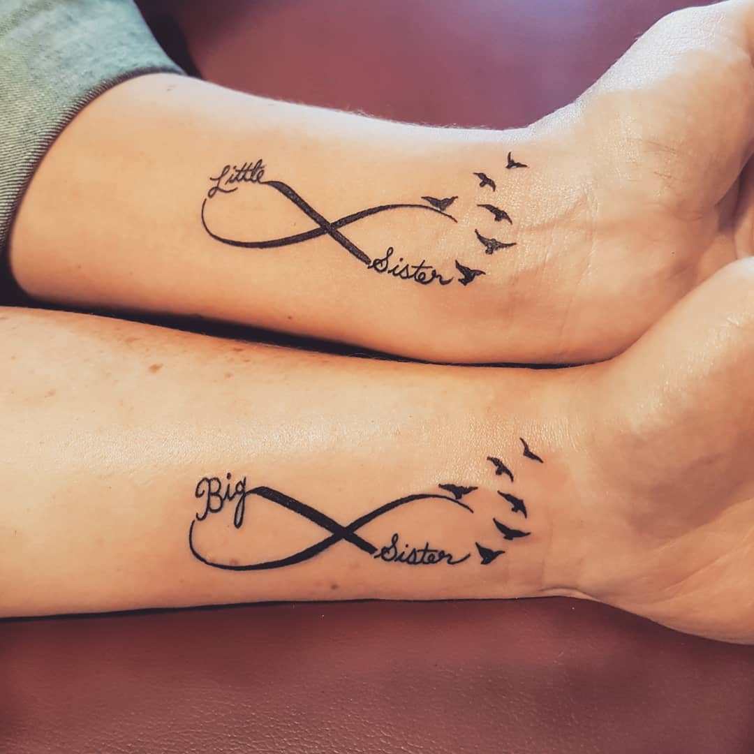 Idei de tatuaj pentru încheietura mâinii pentru designul tatuajului Infinity pentru cei mai buni prieteni