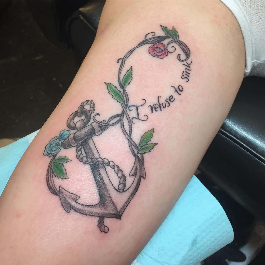 Simbolul infinitului care înseamnă motivul tatuajului ancorei brațului superior